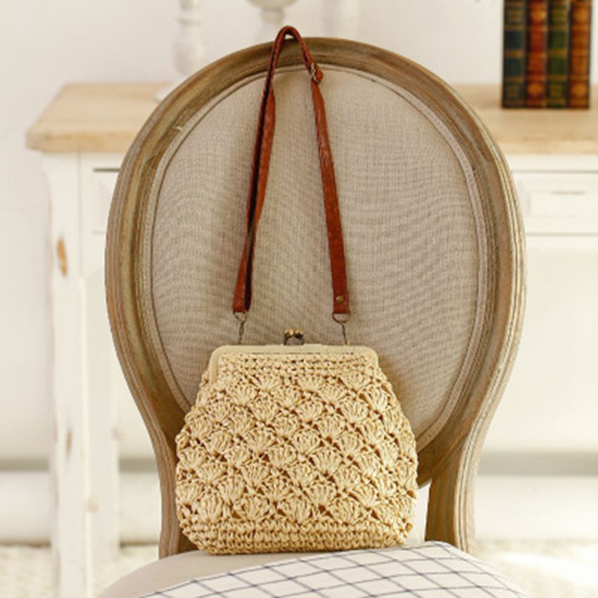 College wind vintage brass buckle shoulder woven bag shell crochet messenger straw bag travel leisure beach bag: mi se
