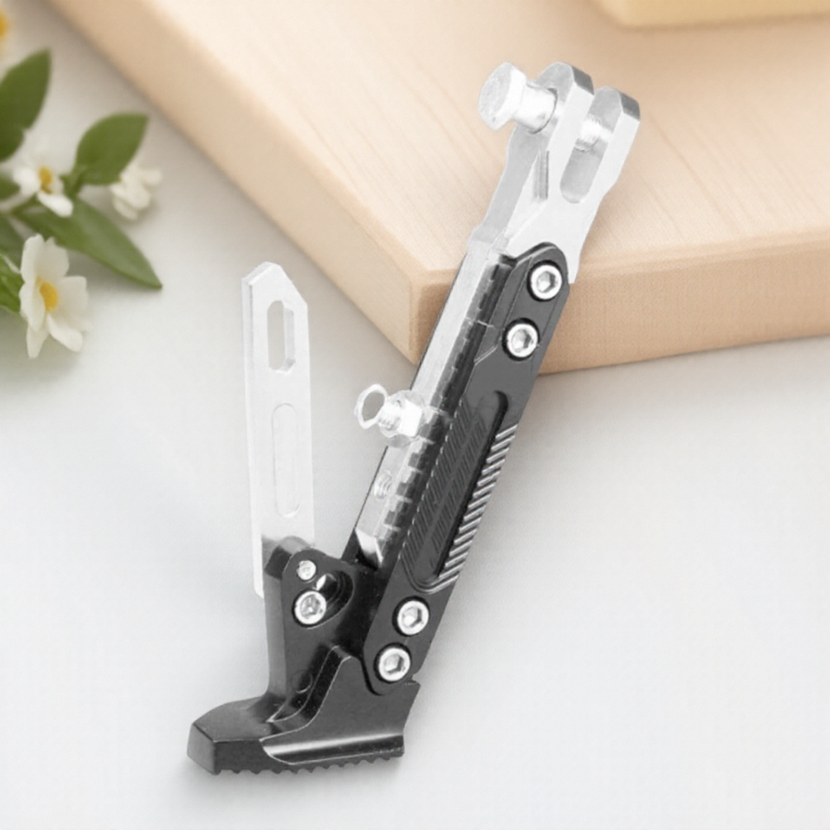 Suporte lateral ajustável para motocicleta elétrica, suporte para pés para estabilizador de estacionamento seguro, acessórios: Prateado