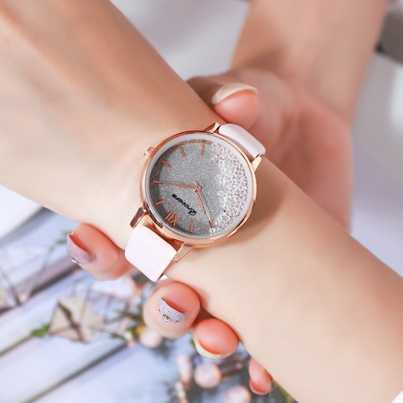Scroll diamant dames casual leren dameshorloge quartz polshorloge sterrenhemel damesklok reloj mujer relogio feminino: Wit