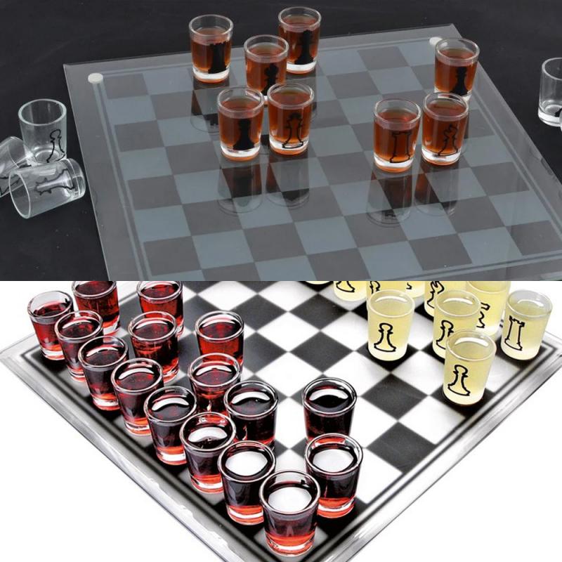 Kleine Borrelglas Schaakspel Drinking Game Set (10 "X 10") met Plastic Borrelglaasjes (1.5 ") En Glas Game Board Strategie Games