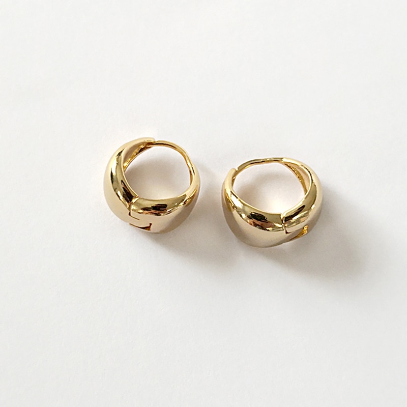 Peri'sBox Trendy Basket Wide Gold Earrings Polished Huggie Earrings for Women Minimalist Hoop Earrings Everyday Jewelry