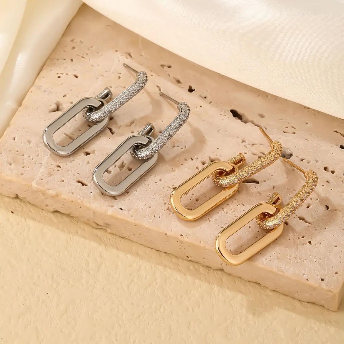 Retro oorbellen met zirkonia steentjes, goud- en zilverkleurige geometrische, onregelmatige ronde oorbellen voor dames en meisjes.
