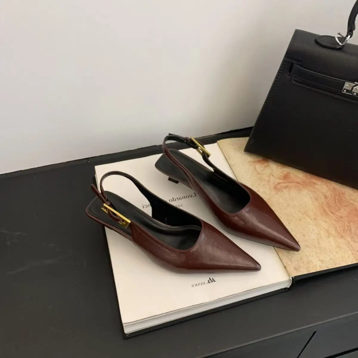 Sorte sommersandaler til kvinder med spids tå og lav slip-on, slingback-sko med tynde, mellemhøje hæle og kjoler: Rød / 39