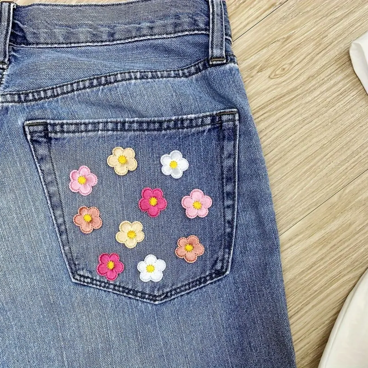 10 unids/lote 2,3 cm parches de flores pequeñas parche bordado hierro en tela apliques insignia para manualidades de costura DIY accesorios de ropa