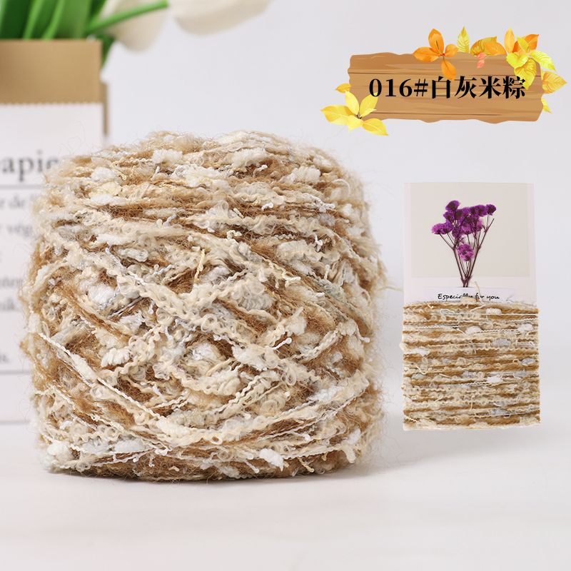 Handgemengd garen, kenmerkend fantasiegaren, handgemaakt doe-het-zelf garen met kleurverloop, wollen bol, haaknaald, grote cirkel, garensegment, geverfde grove wol: Zwart