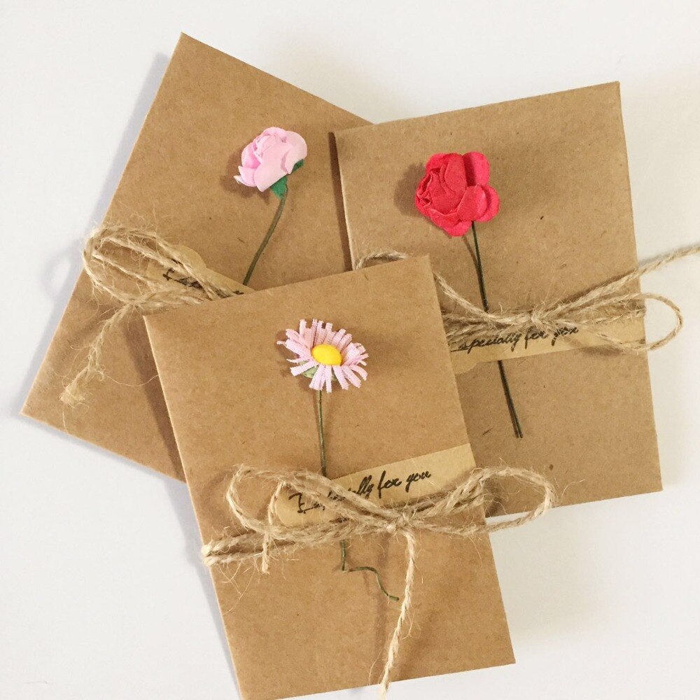 20pcs DIY Kraftpapier Handgemaakte Droge Bloem Uitnodiging Wenskaart met Envelop Kerst trouwbedankjes (Willekeurig Patroon)