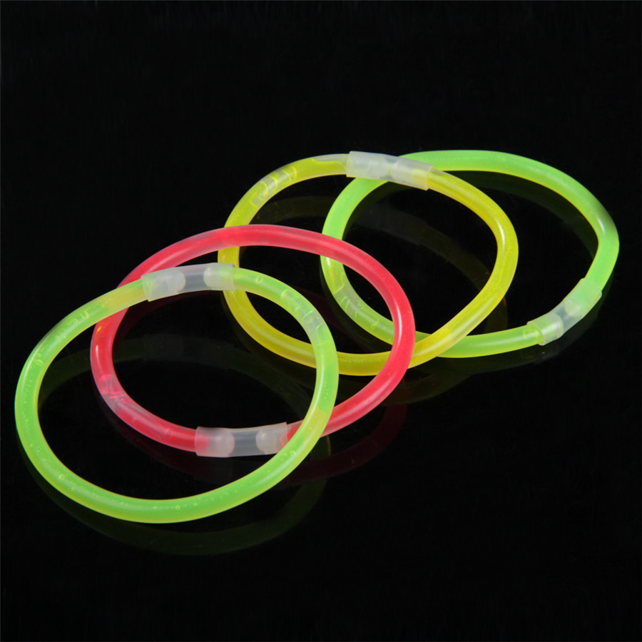 100 stks/partij Kleur Fluorescentie Licht Glow In The Dark Stok Feestartikelen Glow Sticks Armbanden Kids Light Up Speelgoed Bruiloft decor