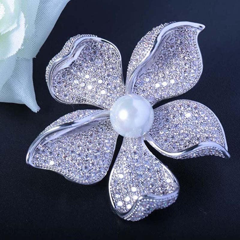 Rode Bomen Sparkly Bloem Broche Voor Vrouwen Met Luxe Cubic Zirkoon En Shell Parel Kerst Cadeau Voor Dames