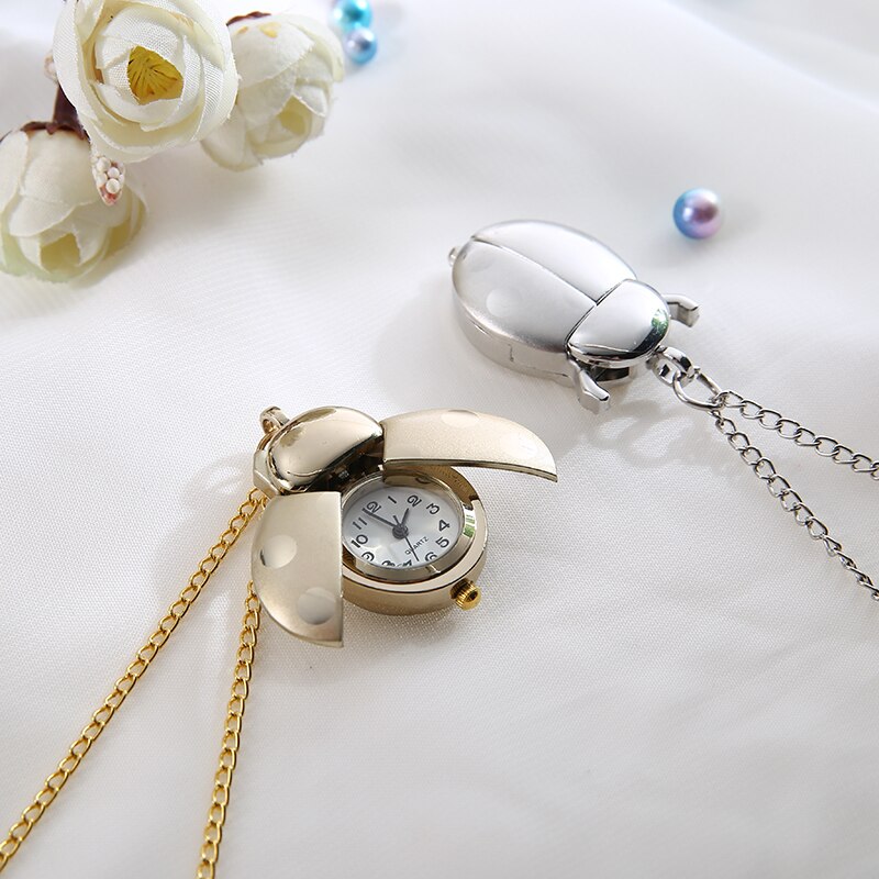 Reloj de bolsillo de mariquita y escarabajo para mujer y niña, cadena de Animal pequeño, collar con colgante de cuarzo Fob, de cumpleaños