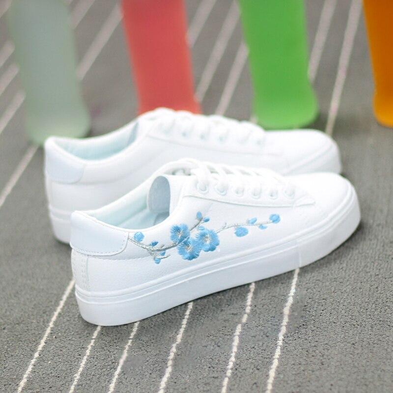Chaussures de Tennis pour femmes, chaussures plates blanches pour printemps-automne, espadrilles décontractées avec fleur, décontractées, à lacets