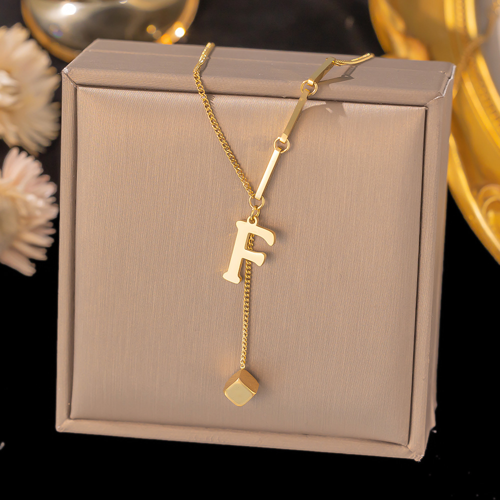 Collar con colgante de acero inoxidable con letra inicial para mujer, cadena de Color dorado a la , collares de clavícula con alfabeto de A-Z, de joyería