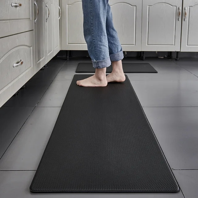 Alfombra larga para suelo de cocina, vinilo de PVC de 8 mm de grosor, impermeable, a prueba de aceite, antideslizante, antifatiga, textura de cuero, negro, gris: 50x160cm / Blanco