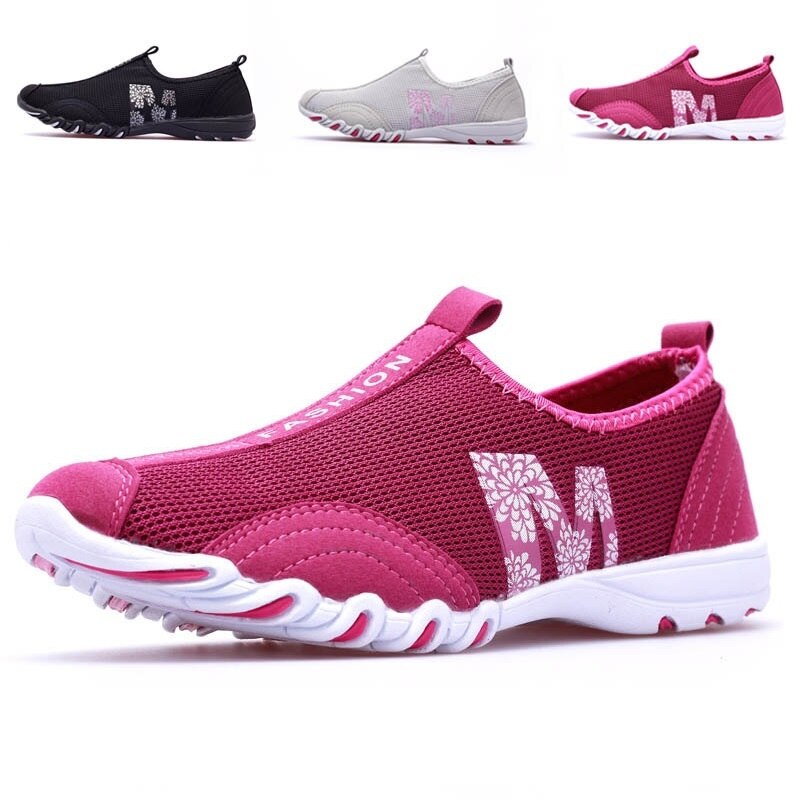 Sneakers mjuka kvinnor plattor skor slip on andas loafers skor utomhus lätta fritidsskor mamma promenadskor