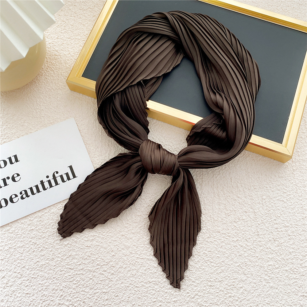 Bufanda de seda satinada pequeña para mujer, pañuelo triangular plisado de Color sólido para el cuello, banda para el pelo, lazos, Foulard femenino: Castaño