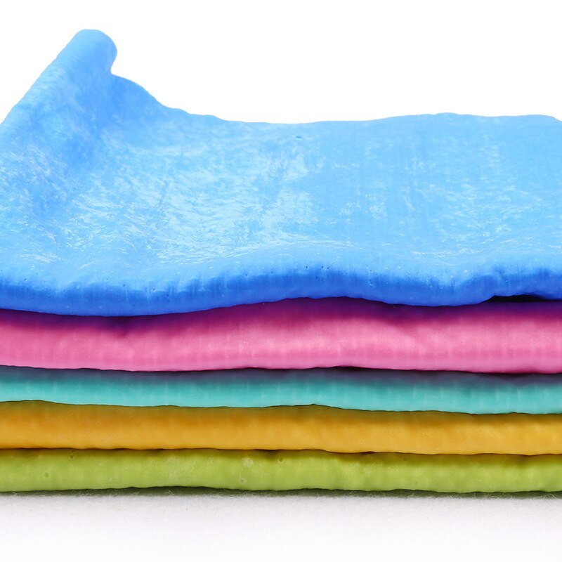 Handdoek met naam borduren - blauwgroen met wasbeer