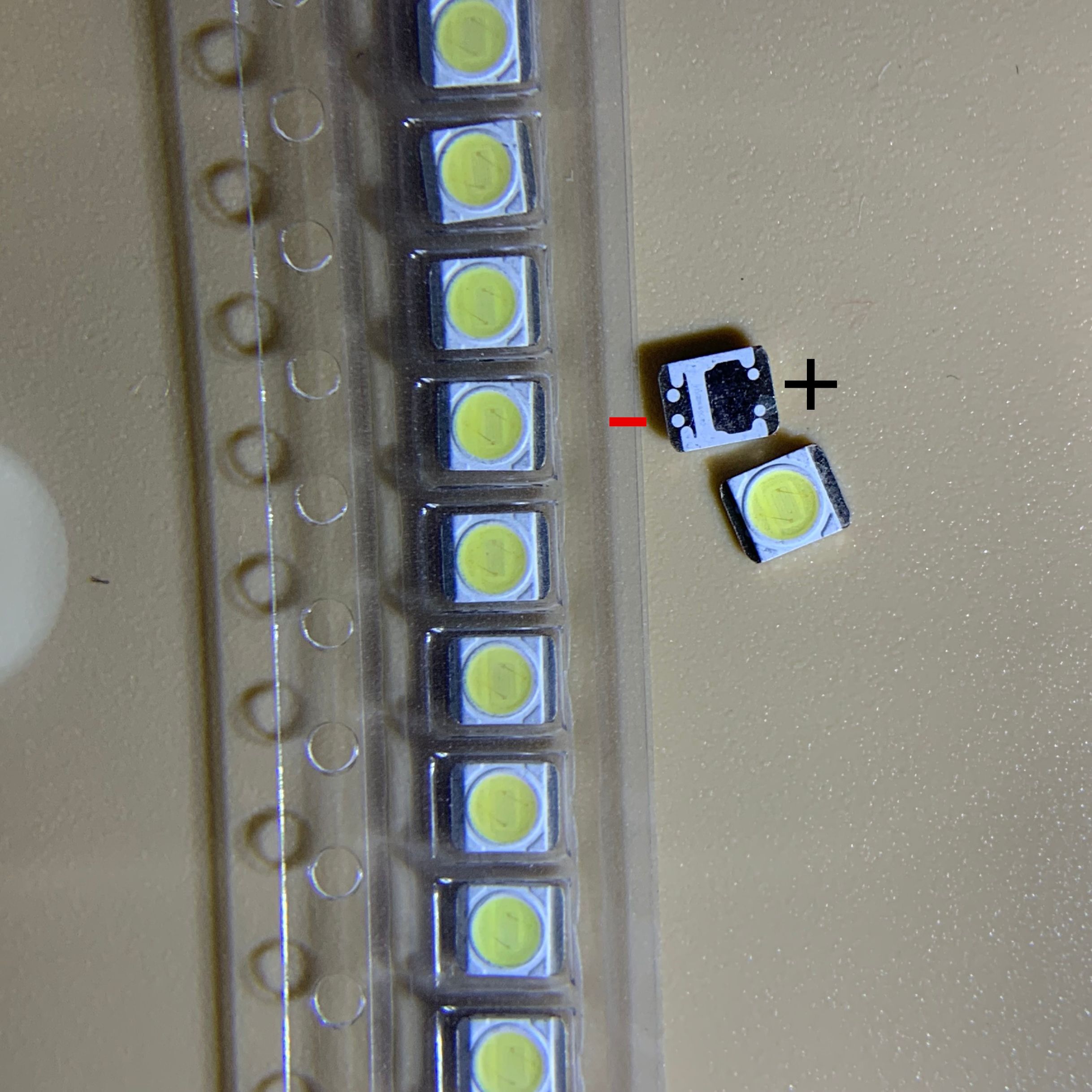 Lámpara de luz de fondo para TV LG LED Original, cuentas de 1W, 3v, 100, 3528, Cuenta de luz blanca fría, 2835 Uds.: Transparents Tape-LG