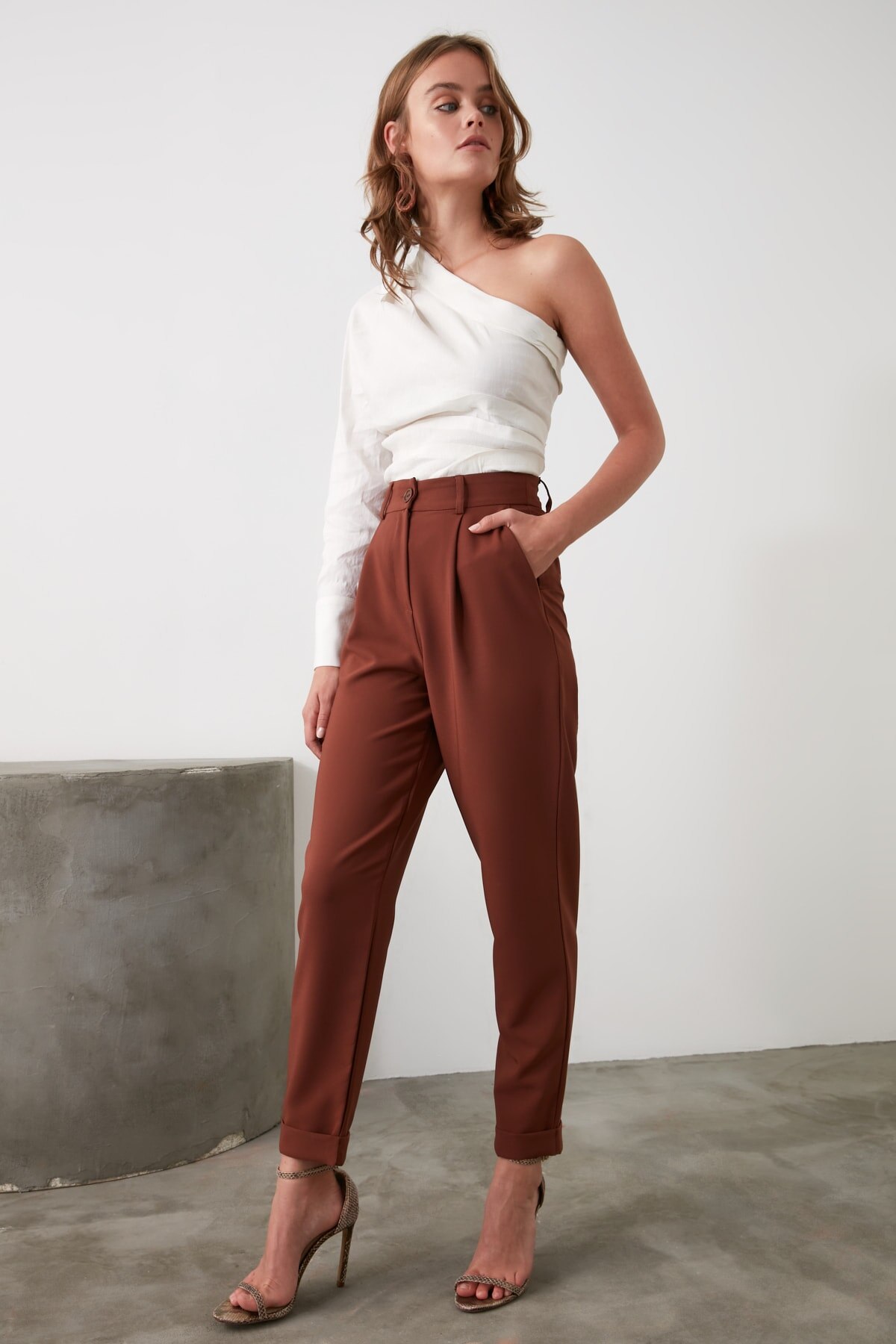 Trendyol Grundlegende Hosen TWOAW21PL0198