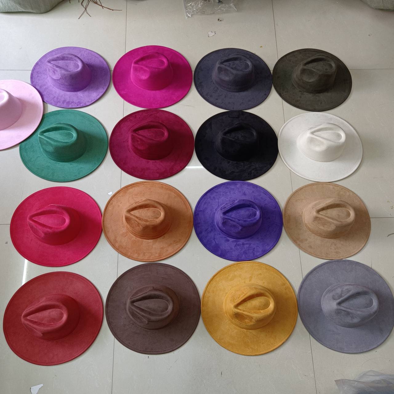 Europäische US Neue 9,5 cm Große Krempe Wildleder Zylinder für Frauen Männer Pfirsich Herz Top Jazz Fedora Hüte für Party Hochzeit Filz Kappe