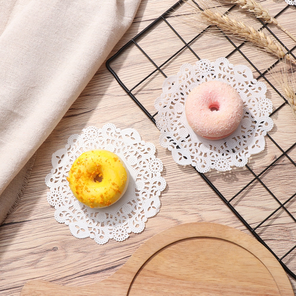 100pcs Disposable Oil-Absorbing White Lace Paper Doilies Cake Box Liner Packaging Paper Pad 5.5"