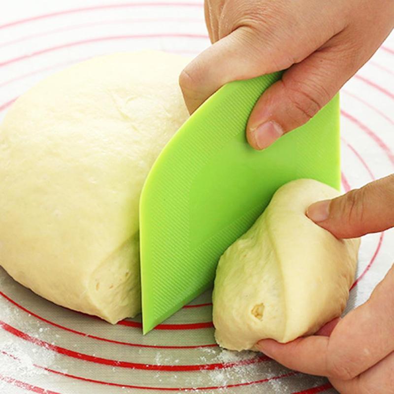 Dough Bowl Scraper Kitchen Gadget Curved Edge Flat Edge Flexible Scraper for Scraping Baking Bread Dough Cake