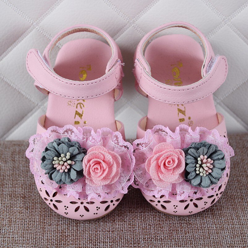 Nyeste sommer pigesandaler børn kvindelige baby sandaler søde prinsesse sko piger blød bund skridsikker småbørn baotou strandsko