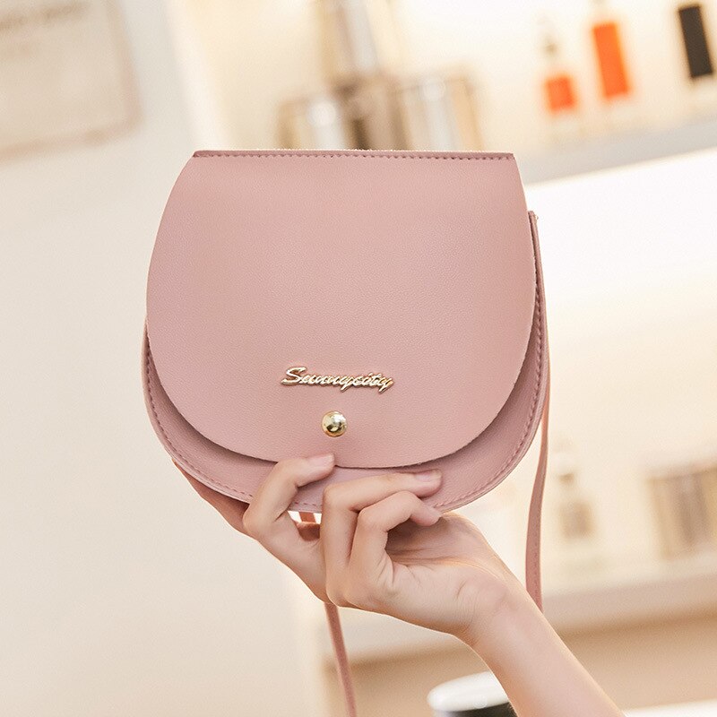 Verão feminino pequeno lether saco de cor sólida aleta elegante pequeno saco de ombro único mensageiro saco de metal com letras saco de telefone