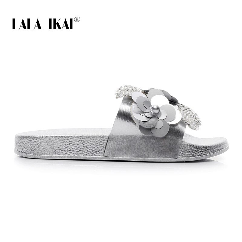 LALA IKAI Vrouwen Zomer Slippers Bloem Pailletten Platte Slippers Dames Outdoor Strand Slides Casual Koreaanse Zachte Slippers 014A3760-4: Silver / 6.5