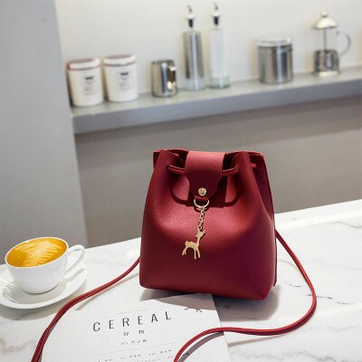 Flickor liten cross shoulder bucket bag handväskor mini fritid kvinnor handväskor påse med rådjur mini crossbody messenger pack: Röd