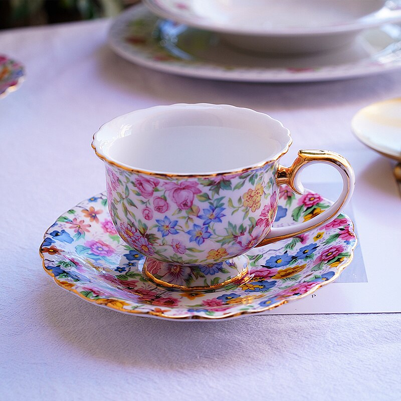 Europese Britse Stijl Kleine Bloem Met Gouden Grens Rose Bloem Patroon Keramische Afternoon Tea Cup Plaat Set Koffiekopje