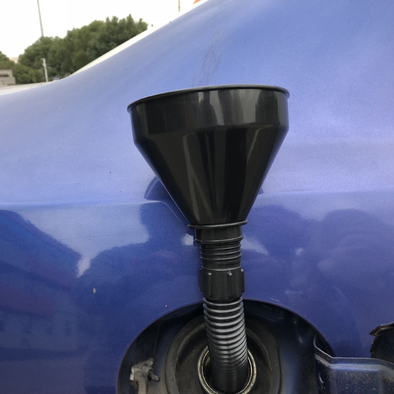 2 in 1 Plastic Funnel Spout Car Motorcycle Oil Water Fuel Gasoline Diesel Filling Funnel with Soft Pipe for Truck Vehicle