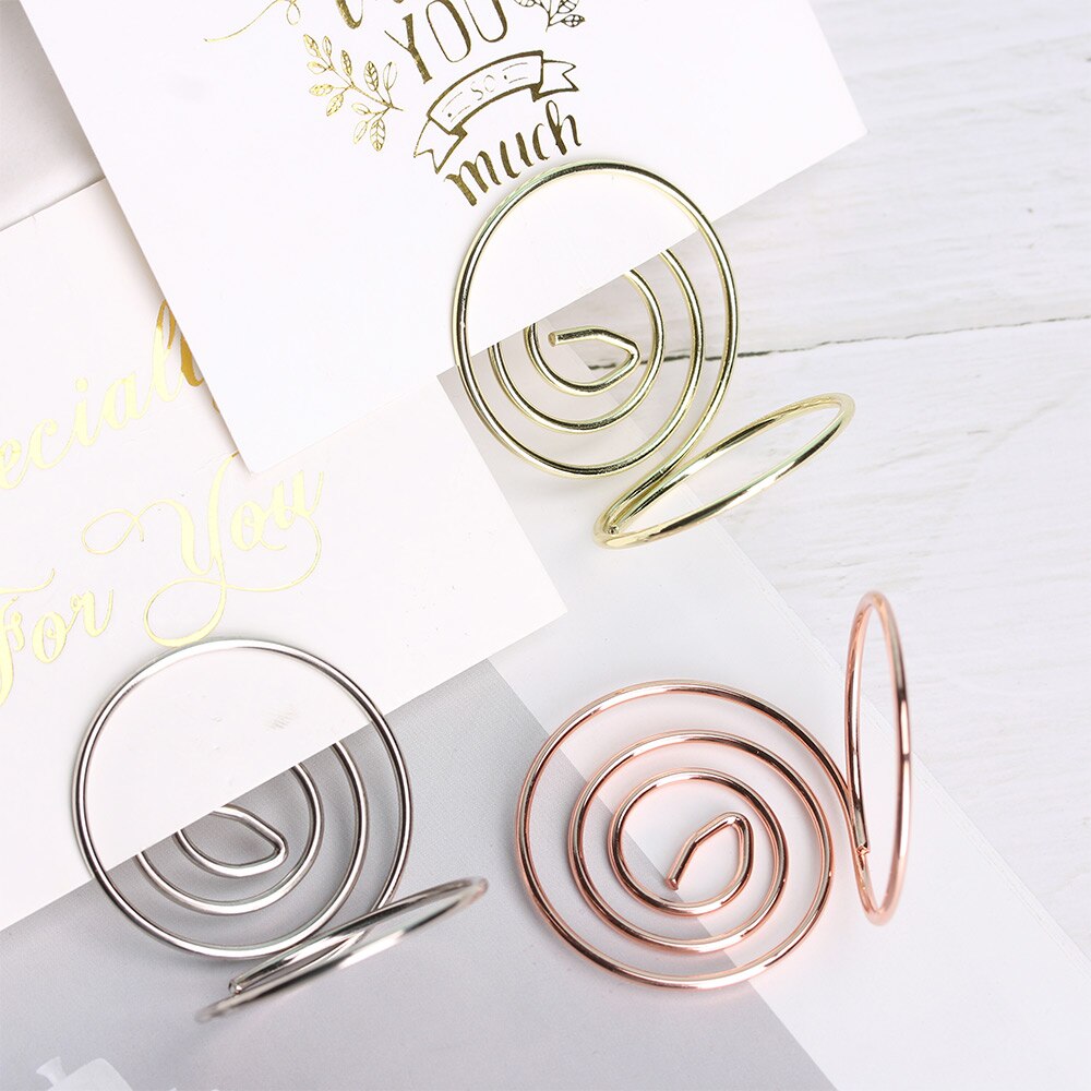 2 stuks metalen, coole plaatskaarthouder voor bruiloften, feest, bureaudecoratie, romantische hartvormige ring, fotoclip, tafelnummerstandaard