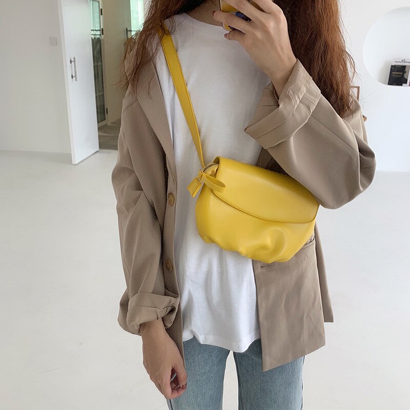 Ins estilo de Hong Kong Casual hombro Mini mensajero pecho bolsa brillante suave Pu Dumpling bolsa Mujer: Egg yellow