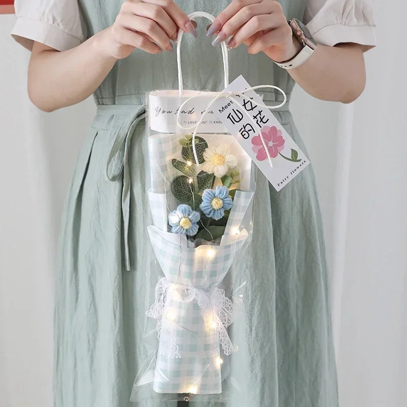 Afgewerkt Afstudeerbloemenboeket Gebreid Bloemenboeket Met Cadeautasje Lamp String Festival Moederdag Handgemaakte: Zilver