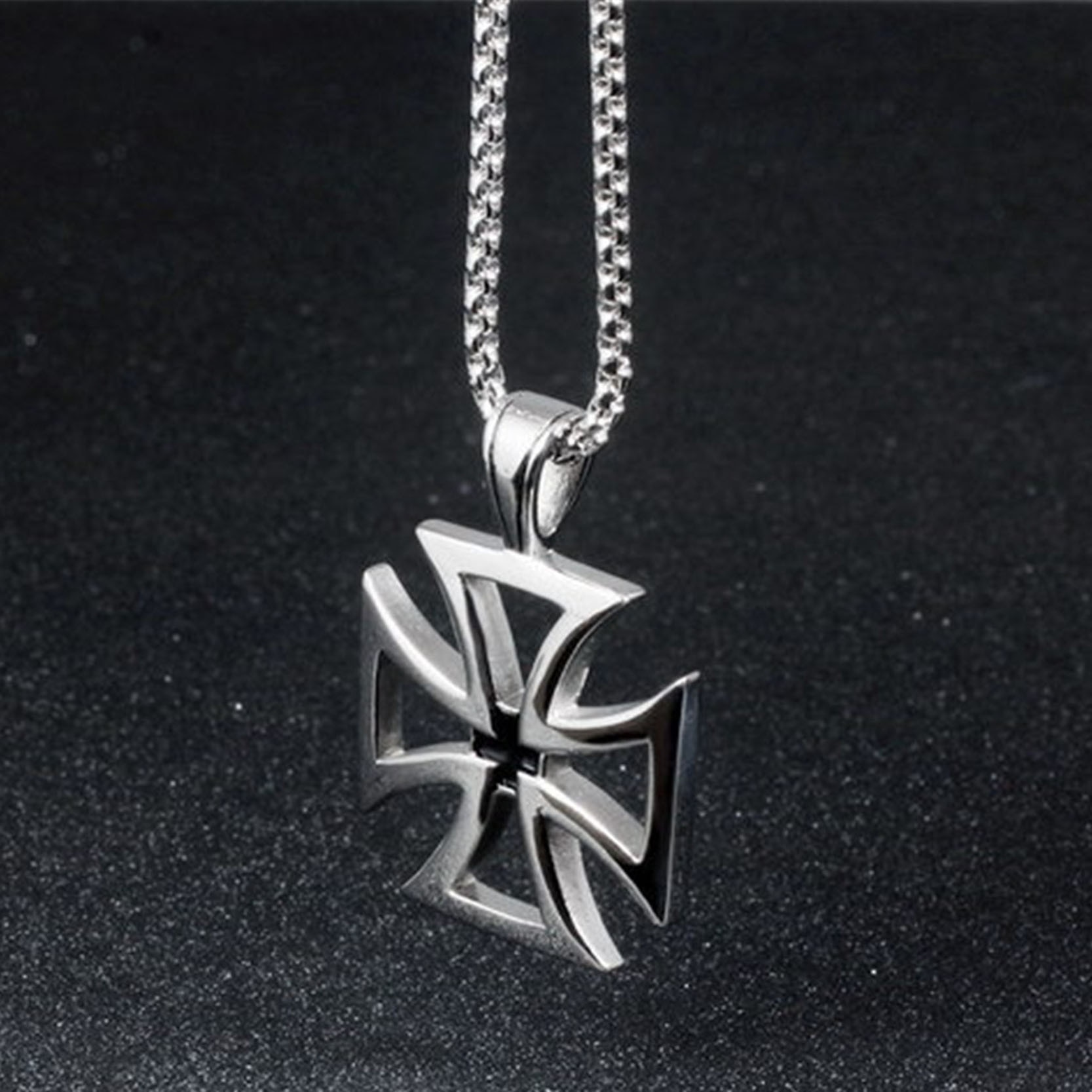 OBSEDE Men Cross Lucky Clover Titanium 316L Steel Pendant Necklace Charms Silvery Chain Necklace Delicate Best Fine Jewelry