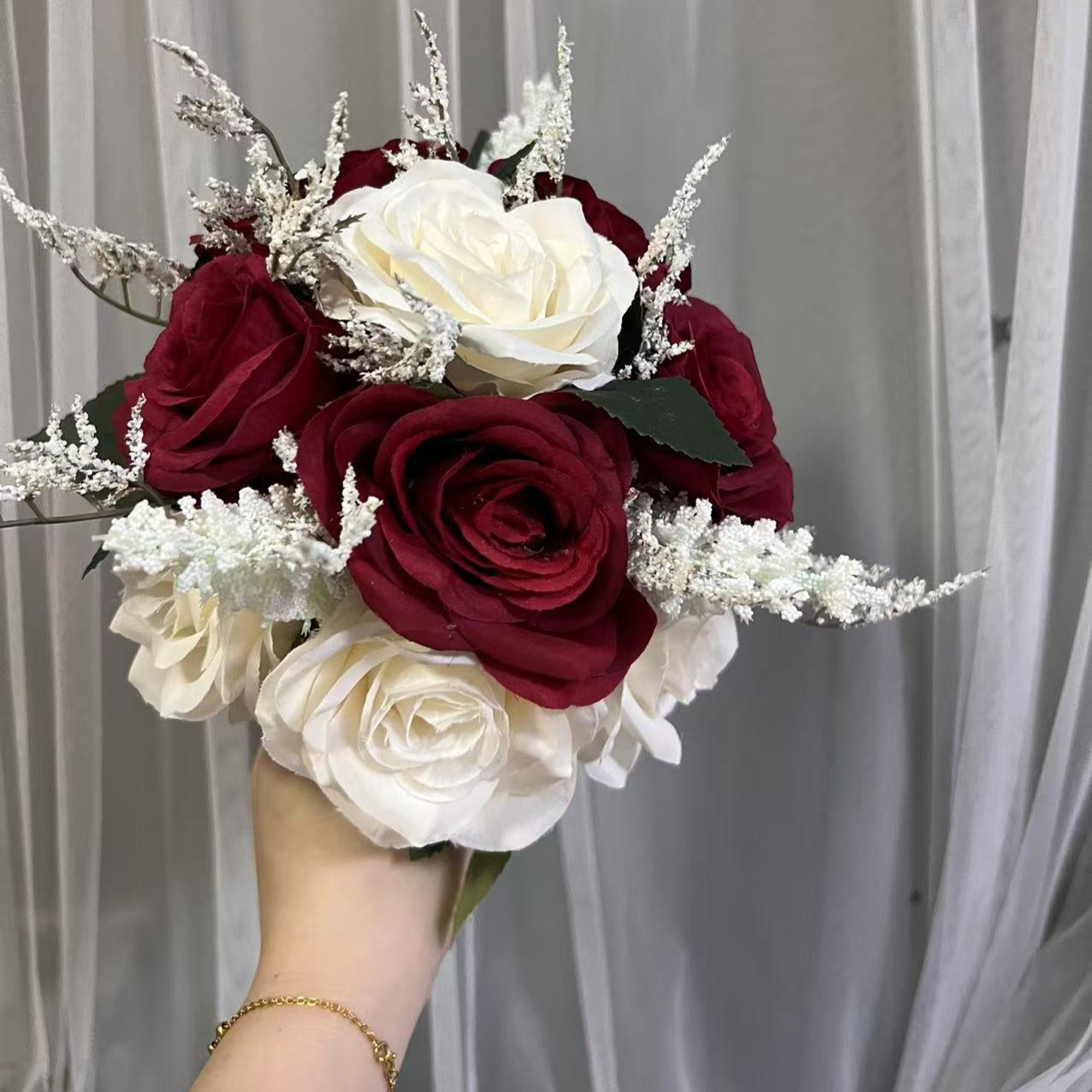 Hochzeitssträuße für sterben braut, brautjungfernsträuße, künstliche blumen, weinroter rosenstrauß für sterben braut, kirchen- und heimdekoration