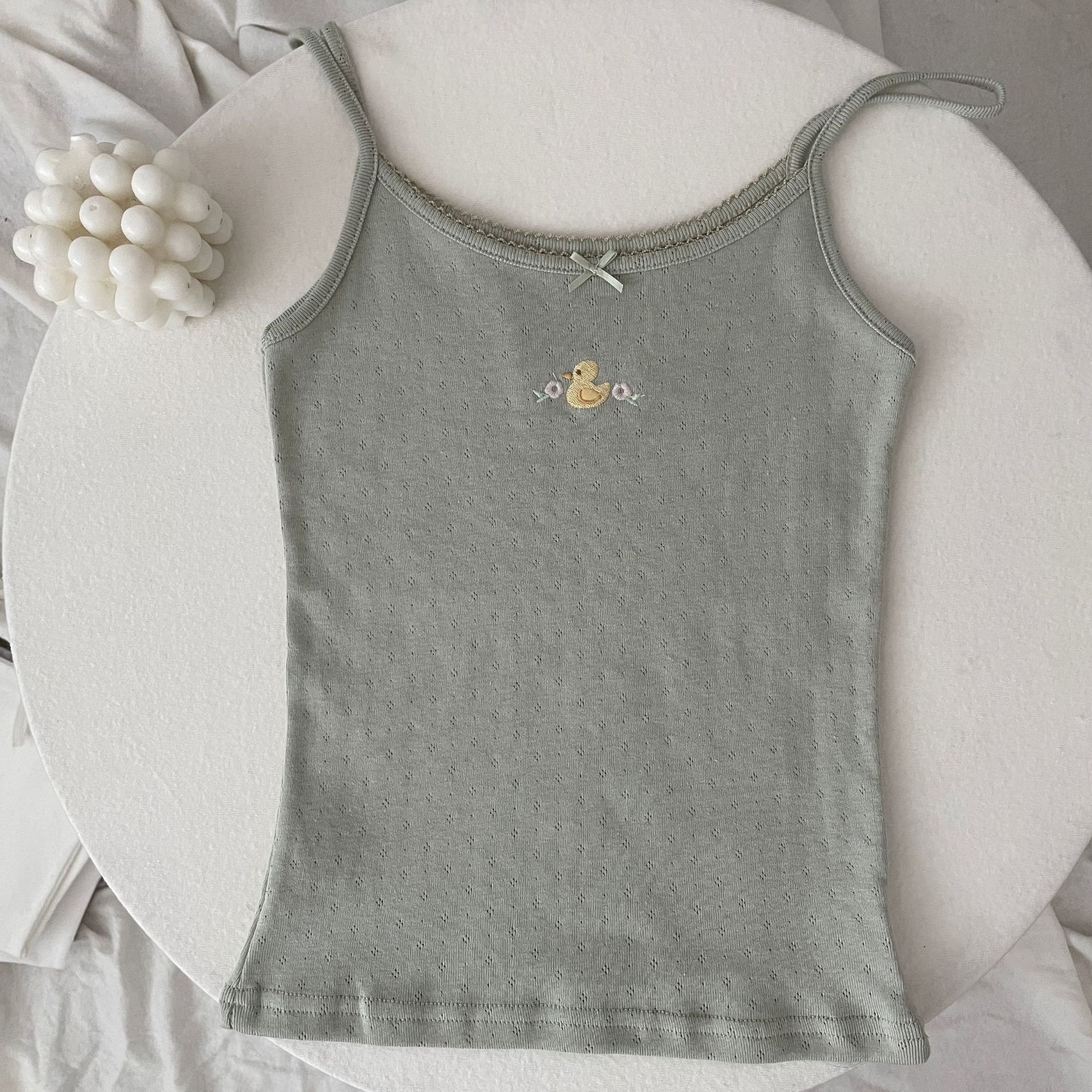 Tops cortos de algodón con lazo y ojales florales para mujer, Top sin mangas ajustado con adornos de encaje, camisola dulce de estilo Preppy, ropa Y2k: Verde oscuro