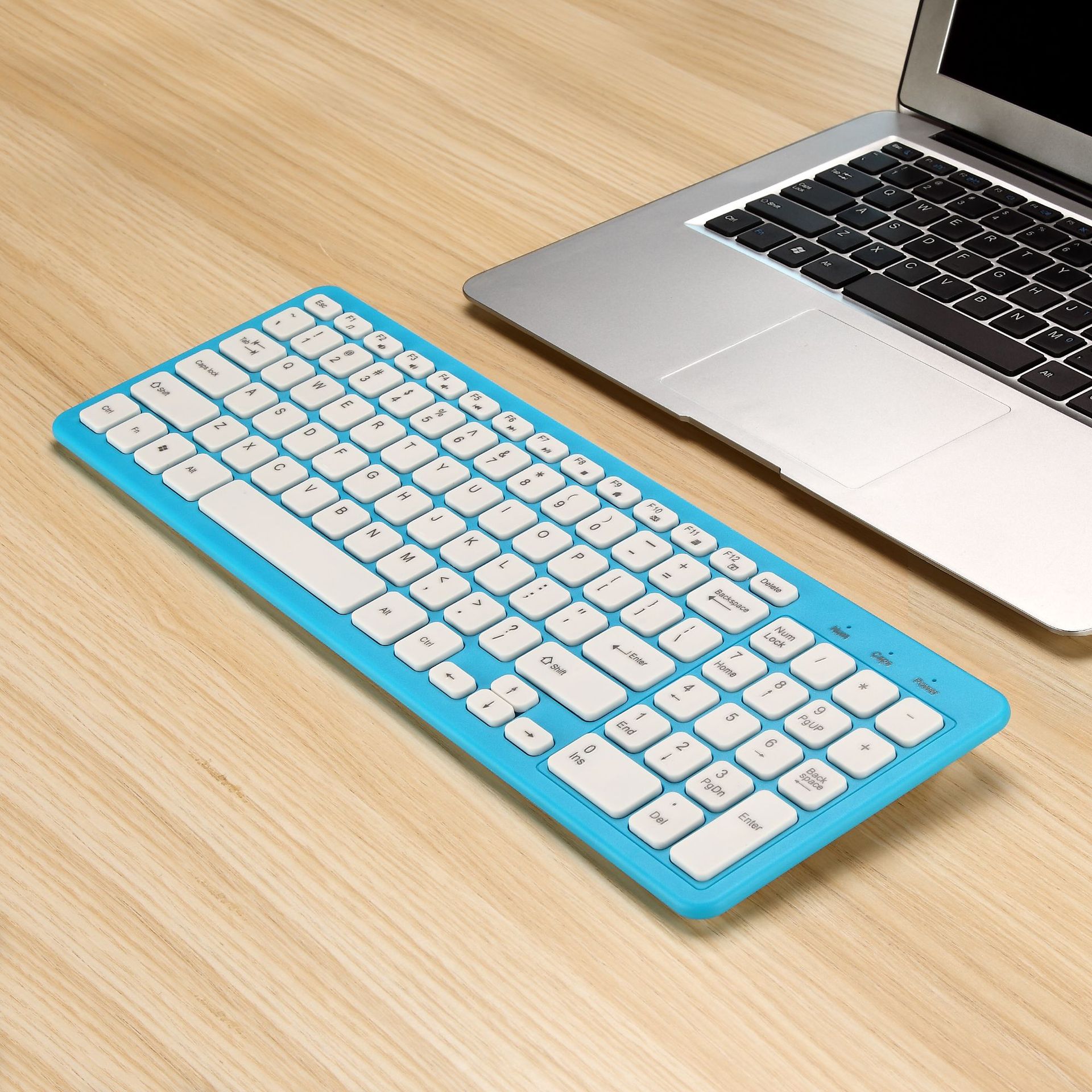 Ultra tynn bærbar standard 96-- nøkkel trådløst bluetooth-tastatur for ipad iphone mac pc (hvit svart blå rosa): Blå