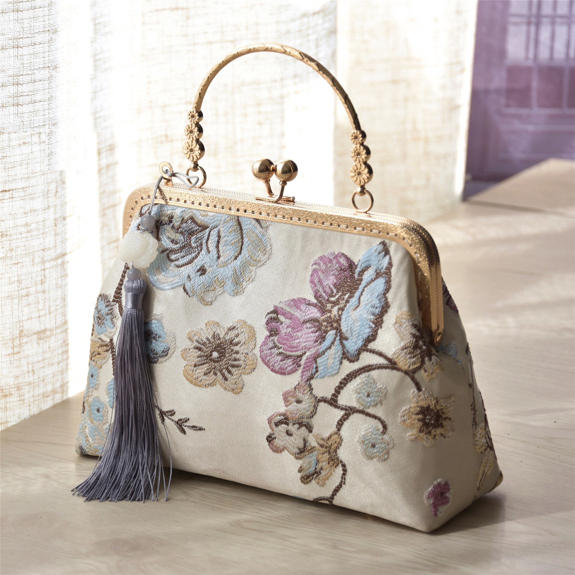 Alasir Chinese Style Jacquard Banquet Handbags Retro Women Handmade Bags Vintage Cheongsam Shoulder Bags: Embossed flower whit