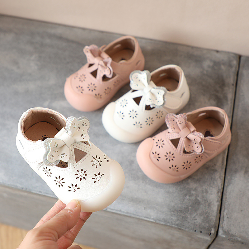 Zapatos de cuero para niñas, sandalias bonitas con recortes de lazo, zapatos de fondo suave para bebé, Primavera, primeros pasos, transpirables, SXJ042
