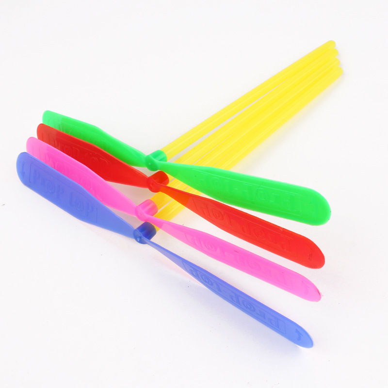 5 pc /  batch af klassisk plast bambus flåde børnestrand udendørs klassisk sjov propel børn flyvende sport
