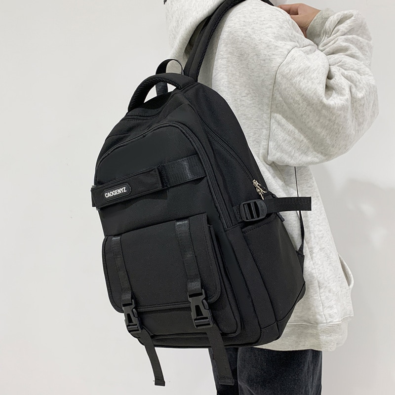 Schwarzer unisex-rucksack aus wasserdichtem nylon mit großem fassungsvermögen #39 ideal als reiserucksack für damen, laptoptasche für #39 oder schulrucksack für #39 .