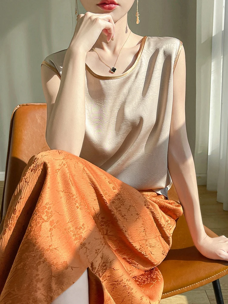 Women Summer Artificial Silk Satin Embossing Flower Thin O-neck Tank Top Gold Collar Hem Smooth Camisole Basic Model Silky Camis: L / Champagne