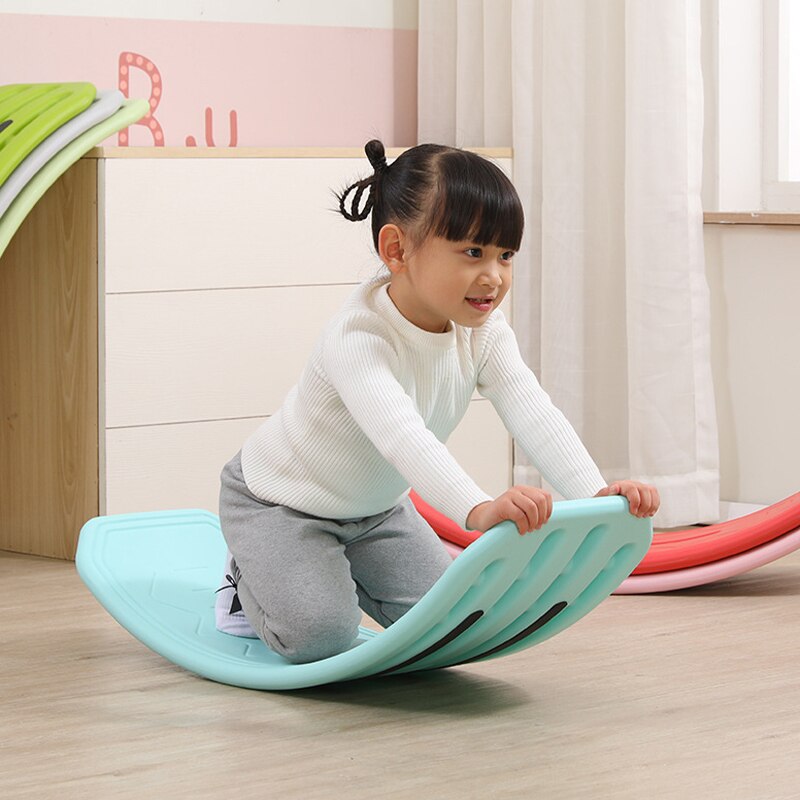 Altalena Balance Board plastica asilo all&#39;aperto per bambini Indoor Smart Kids Sense Training curvo Skateboard nuoto giocattolo regalo