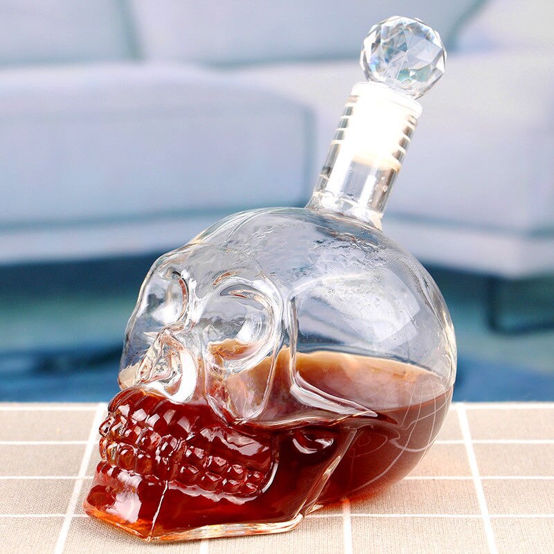 Kristallen schedel hoofd fles whisky wodka wijn karaf fles whisky glas bierglas sterke drank beker waterglas bar thuis