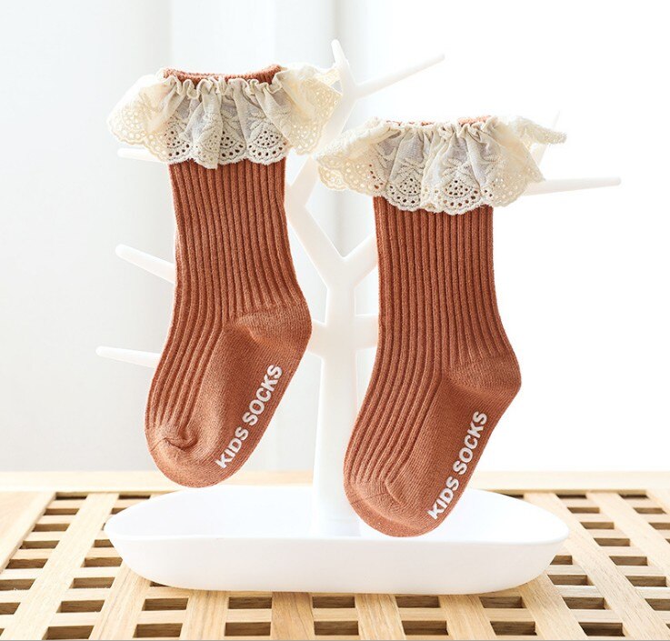 Calcetines de encaje de princesas para niñas, medias con pegamento antideslizante de tubo mediano, medias tejidas con volantes y ojales para niños