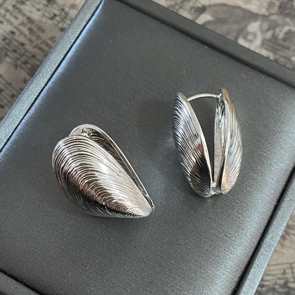 LATS Jahrgang Metall Hülse Zucht Ohrringe für Frauen Punk Silber Farbe Textur Geometrische Unregelmäßige Ohr Schnalle Schmuck Party