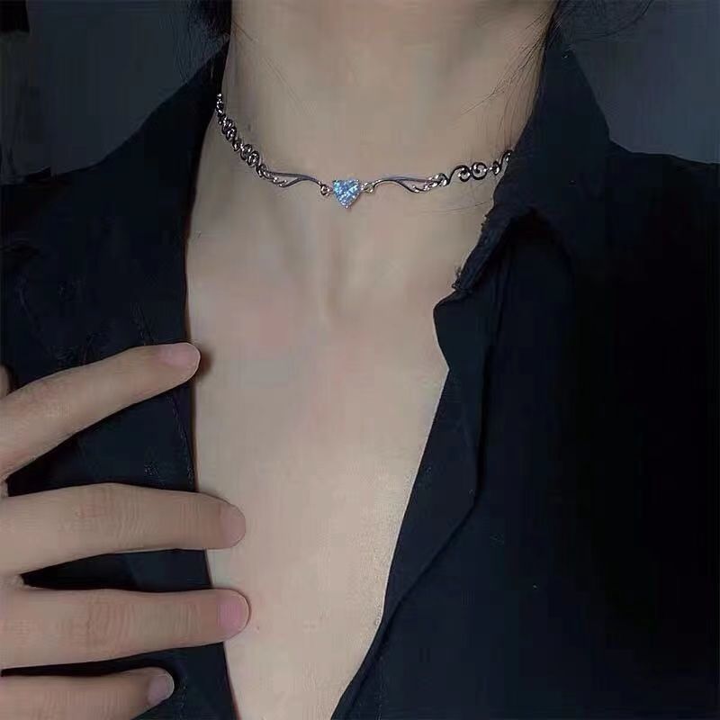 Trend Unique Delicate Chalcedony Tulip Pendant Necklace Women High Jewelry Party: Champagne gold