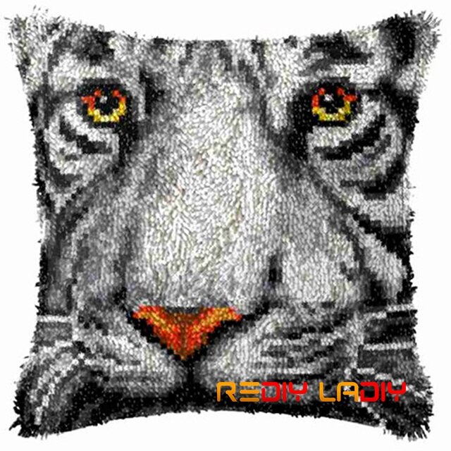 Latch Hook Kit Wolf Brothers Cushion Cover Pre-Printed Canvas DIY Yarn Crochet Crafts Pillow Case Size 43x43cm Sofa Bed Pillows: BZ888