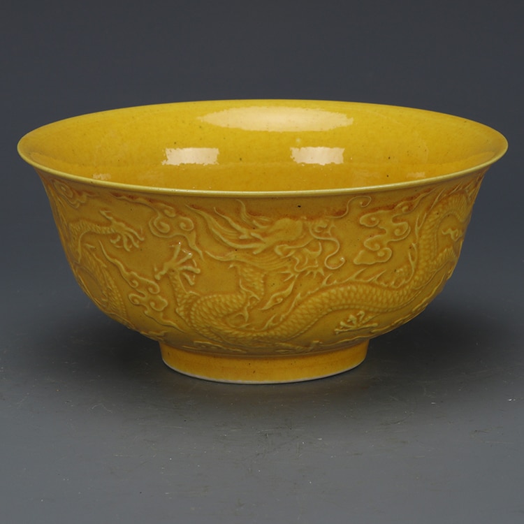Delikat gul glasurskål med dragen mønster lavet i qianlong af qing-dynastiet