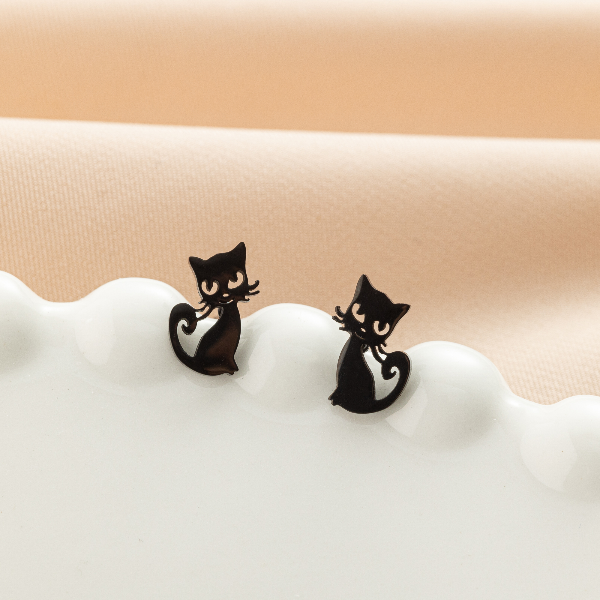 Jisensp 1 paire de boucles d'oreilles chat Animal de dessin animé mignon en acier inoxydable chaton boucle d'oreille pour femmes filles bijoux drôles Oorbellen: Plaqué or antique